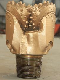 Goldener dreikegeliger Bohrer, Bergbaufelsen-Stückchen IADC637 IADC535 IADC545 IADC422