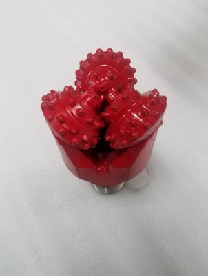 Brunnen-dreikegelige Bohrer Blasthole des Wasser-IADC637 kundengebundene Bescheinigung Stückchen Farbeapi